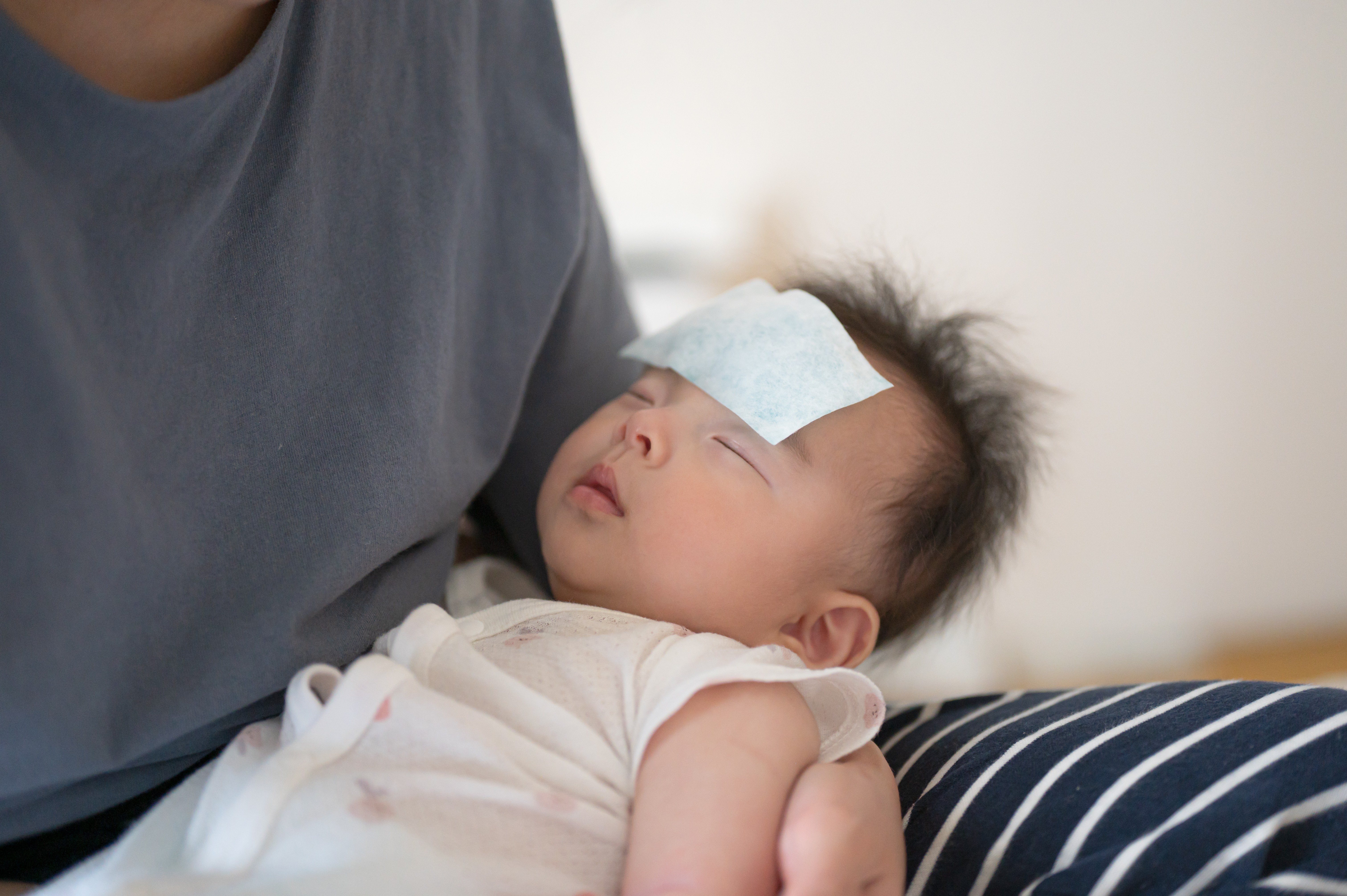 perawatan bayi setelah sunat, tips sunat bayi, cara merawat luka sunat bayi, infeksi setelah sunat, popok untuk bayi sunat, Bunda, si Kecil